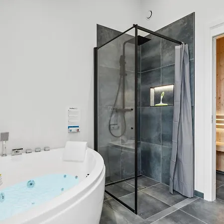 4 Bedroom Pet Friendly In