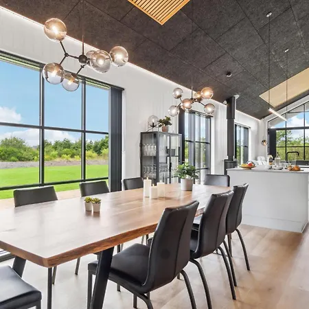 Casa vacanze 4 Bedroom Pet Friendly In *