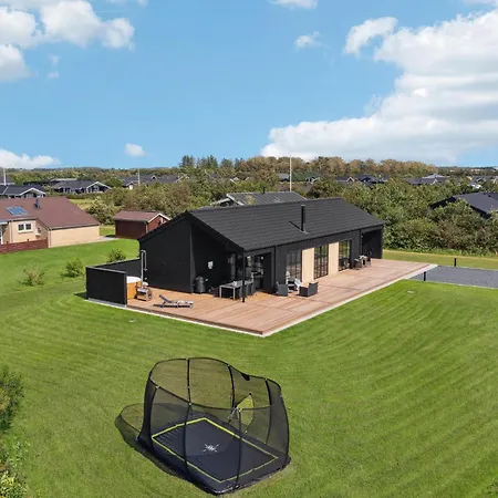 4 Bedroom Pet Friendly In Holiday home Tarm