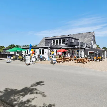 4 Bedroom Pet Friendly In *