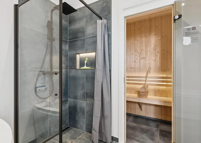 4 Bedroom Pet Friendly In *