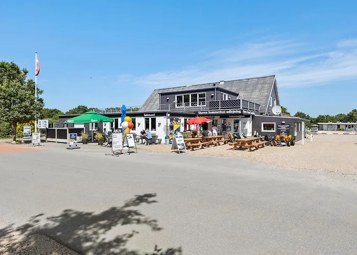 4 Bedroom Pet Friendly In *